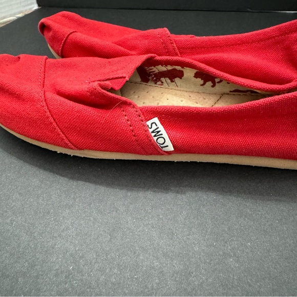 TOMS Alpargatas Original Red Canvas Shoes Flats Interior Animal Print Size 9 - Picture 4 of 9